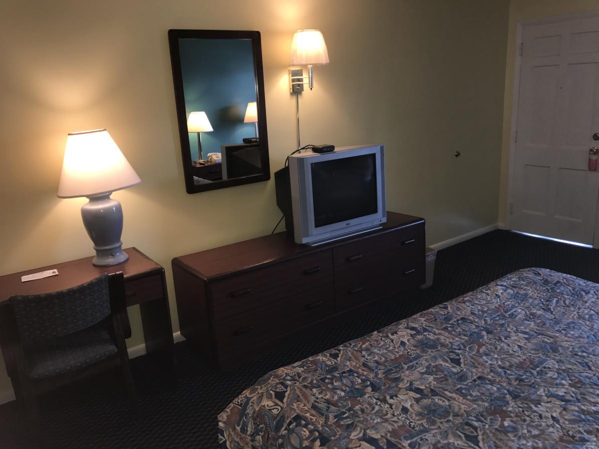 Budget Host Three Crowns Gettysburg Exterior photo