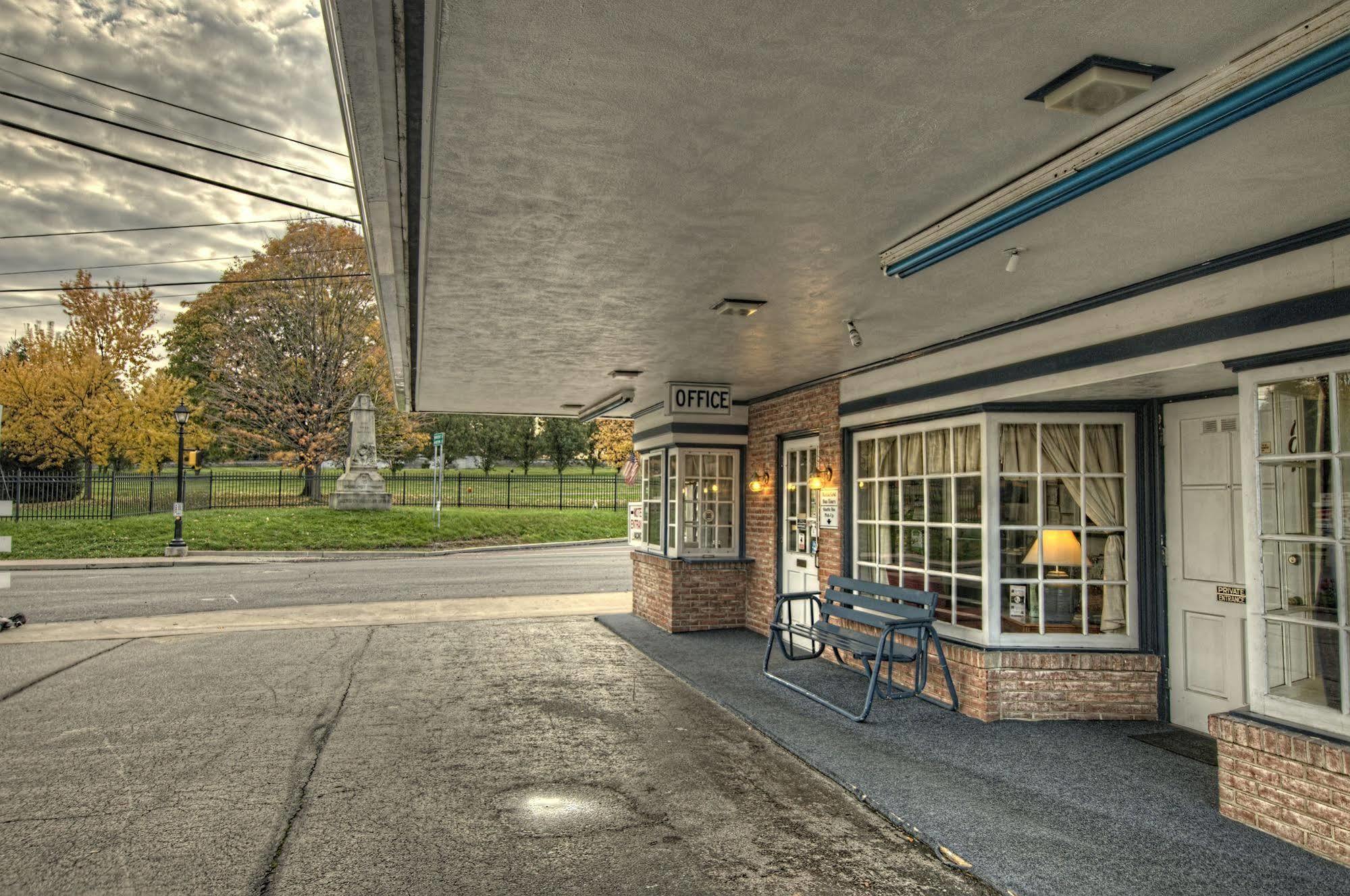 Budget Host Three Crowns Gettysburg Exterior photo