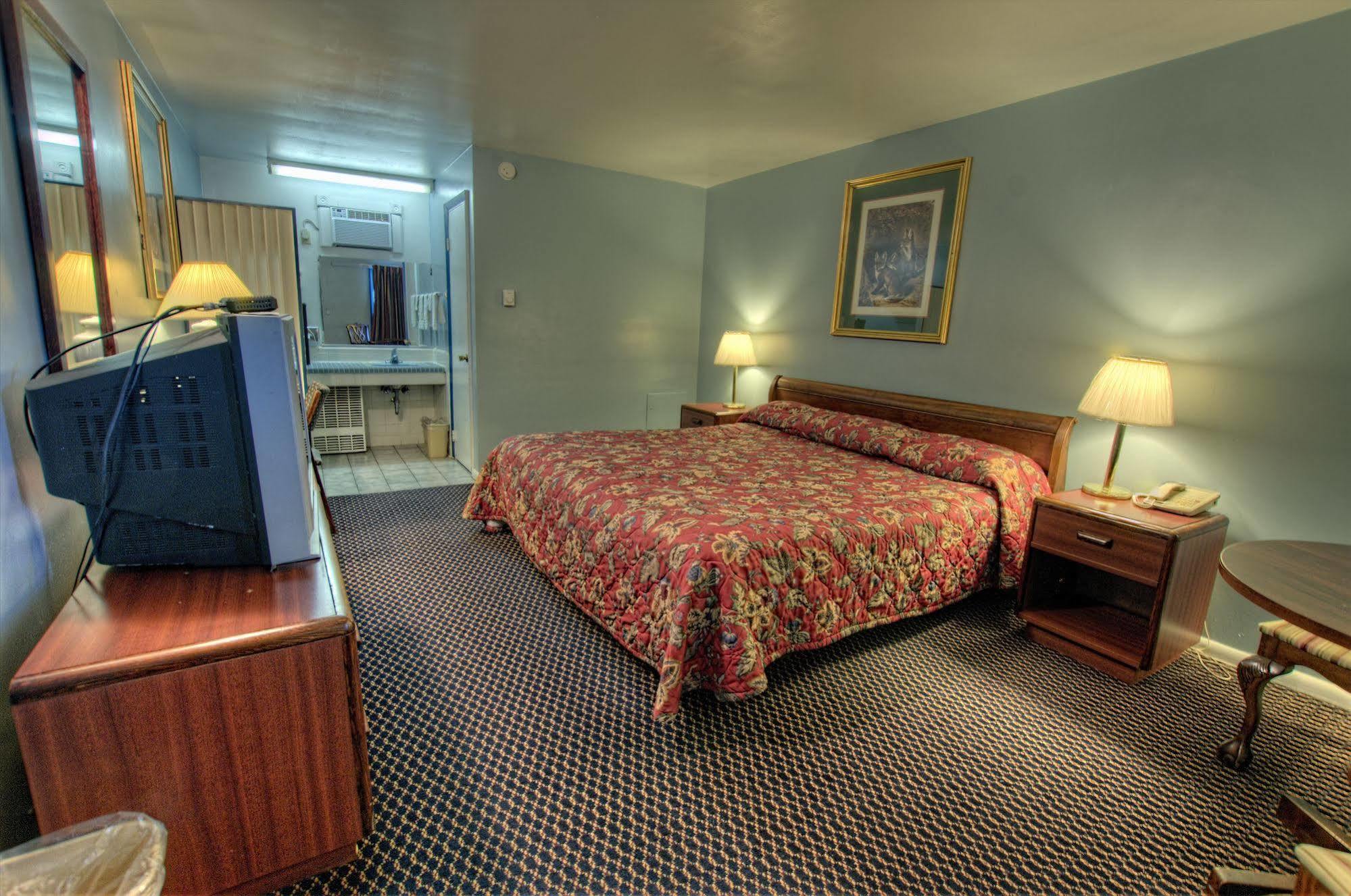 Budget Host Three Crowns Gettysburg Exterior photo